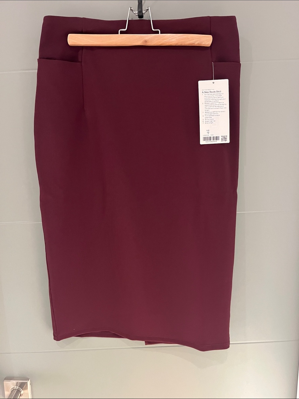 Lululemon a new route Women's Burgundy Pencil Skirt